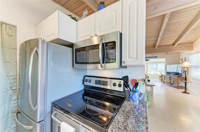 817 HARBOR DRIVE S, Venice, FL 34285