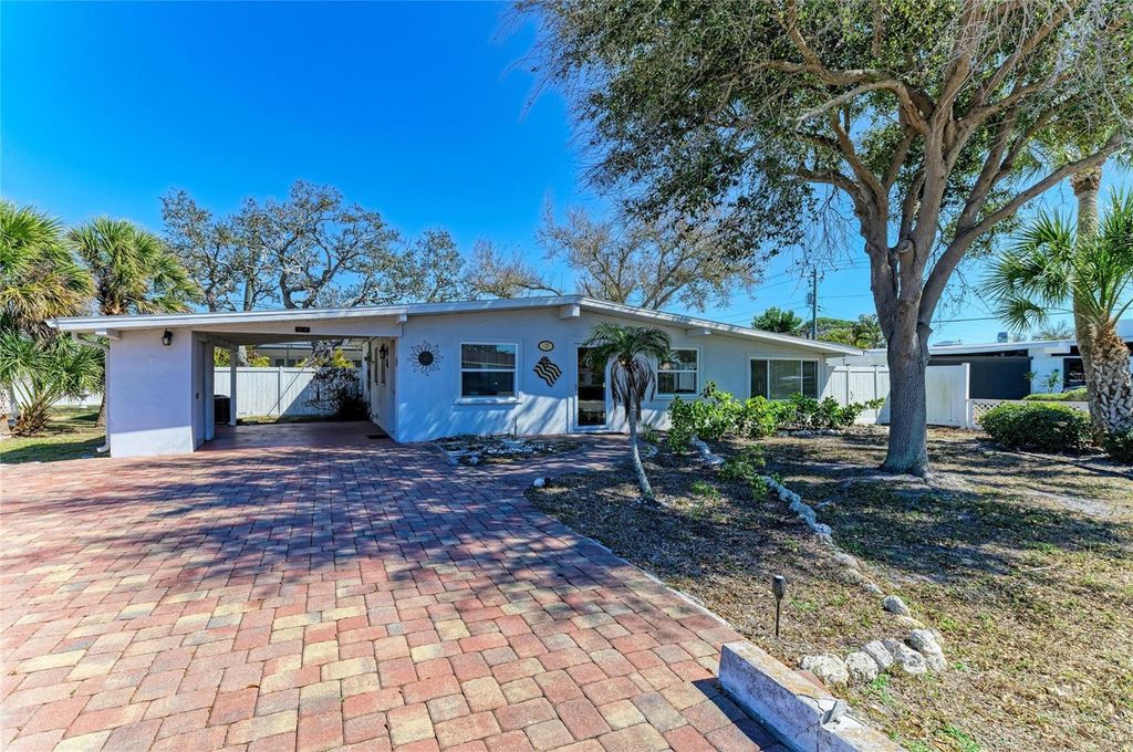 817 HARBOR DRIVE S, Venice, FL 34285