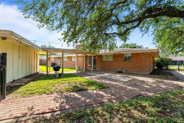 601 Moray Pl, Corpus Christi, TX 78411