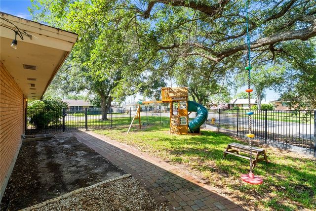 601 Moray Pl, Corpus Christi, TX 78411