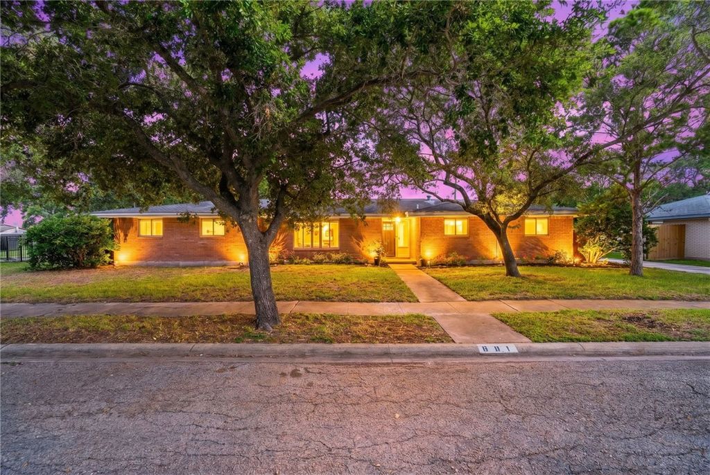 601 Moray Pl, Corpus Christi, TX 78411