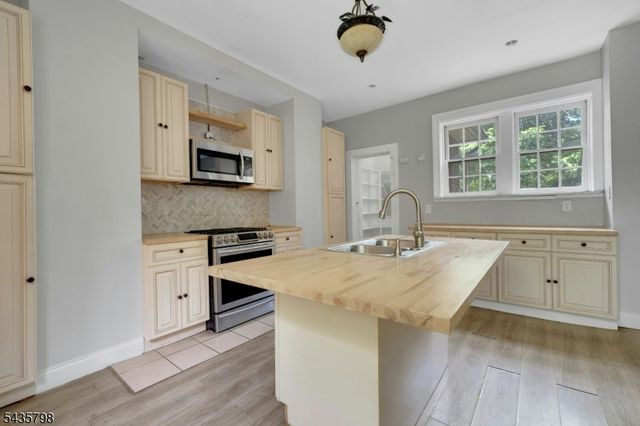 475 Berkeley Ave, South Orange Village Twp., NJ 07079