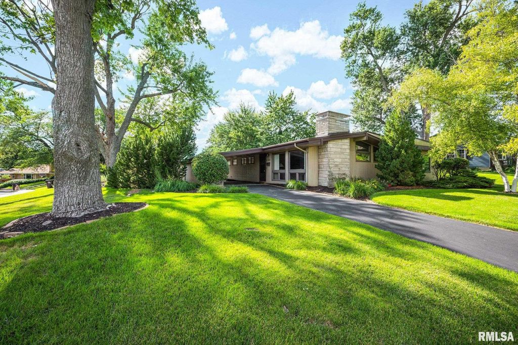 4145 N HAWTHORNE Place, Peoria, IL 61614