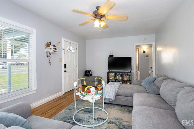 22 Real Road, Bakersfield, CA 93309