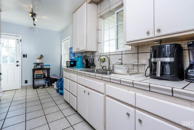 22 Real Road, Bakersfield, CA 93309