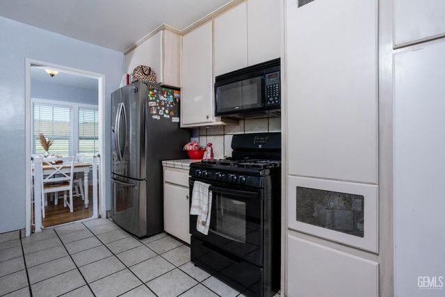 22 Real Road, Bakersfield, CA 93309