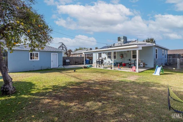 22 Real Road, Bakersfield, CA 93309