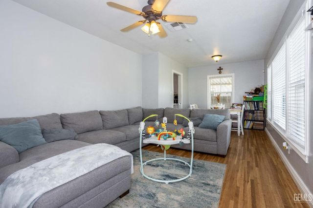 22 Real Road, Bakersfield, CA 93309