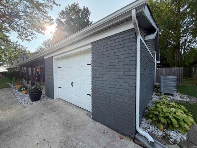 525 Circle Drive, Fairmount, IN 46928