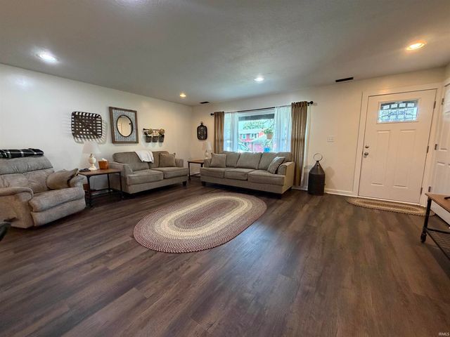 525 Circle Drive, Fairmount, IN 46928