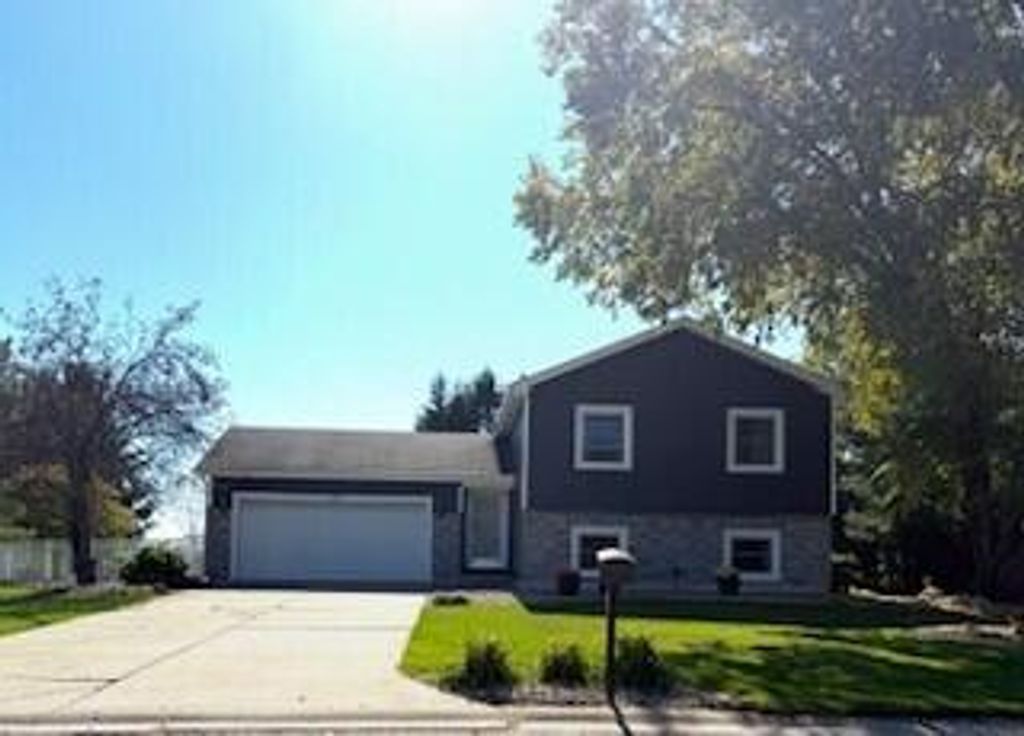 1355 Gilleevan Drive, Valparaiso, IN 46385