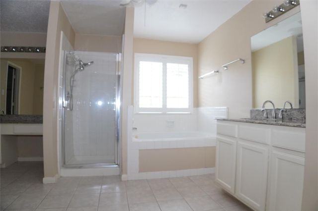 13714 Pear Woods Court, Houston, TX 77059