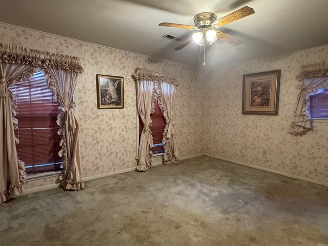 220 Lexington Dr, Forrest City, AR 72335