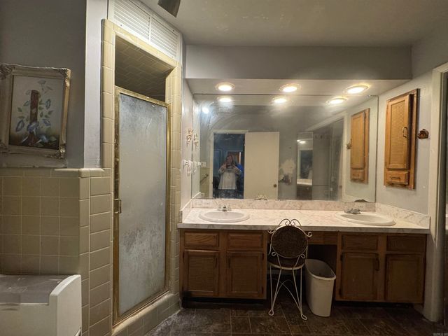 220 Lexington Dr, Forrest City, AR 72335