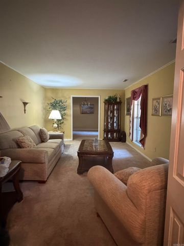 220 Lexington Dr, Forrest City, AR 72335