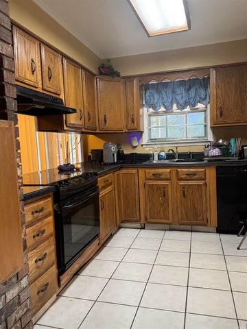 220 Lexington Dr, Forrest City, AR 72335