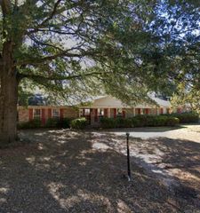 220 Lexington Dr, Forrest City, AR 72335