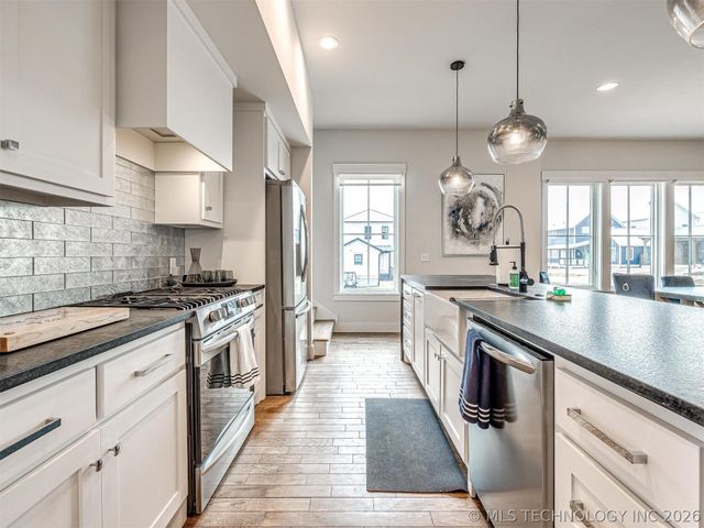 40 Ramble Along Road, Carlton Landing, OK 74432