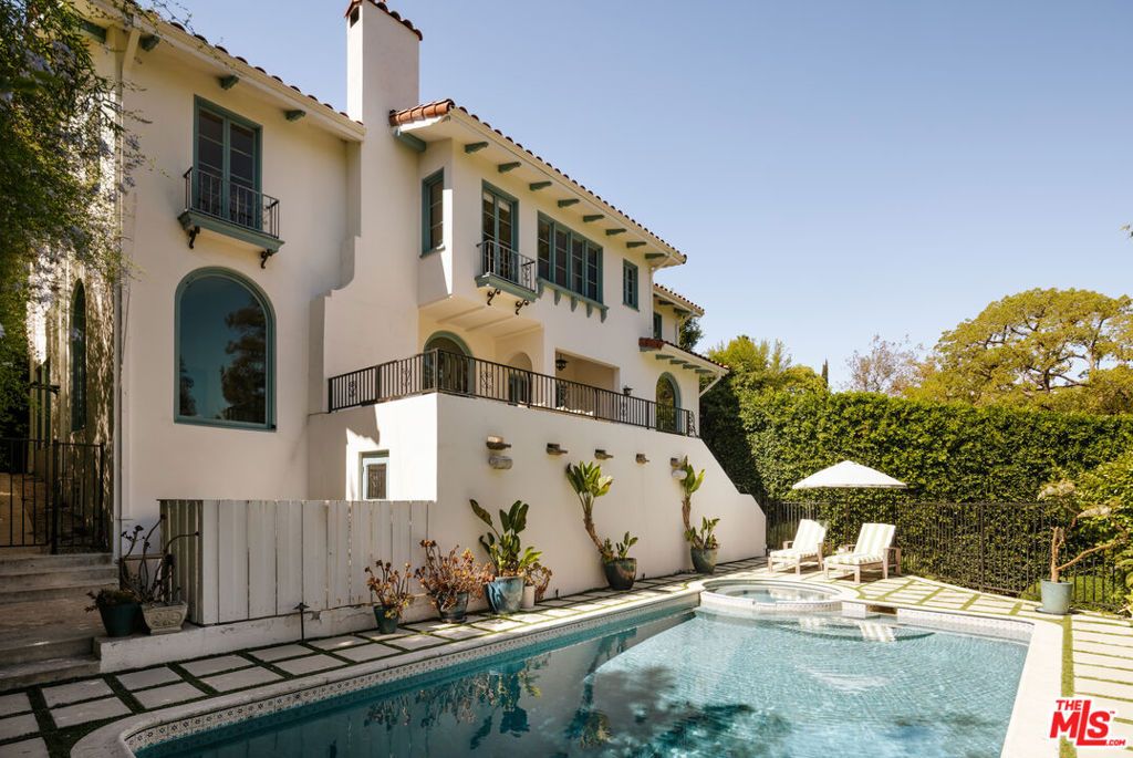 2127 N Fern Dell Place, Los Angeles, CA 90068 — exterior