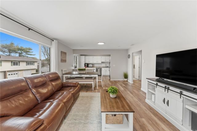 543 Quisset Court, Warwick, RI 02886