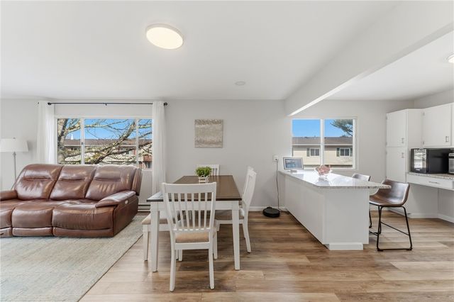 543 Quisset Court, Warwick, RI 02886