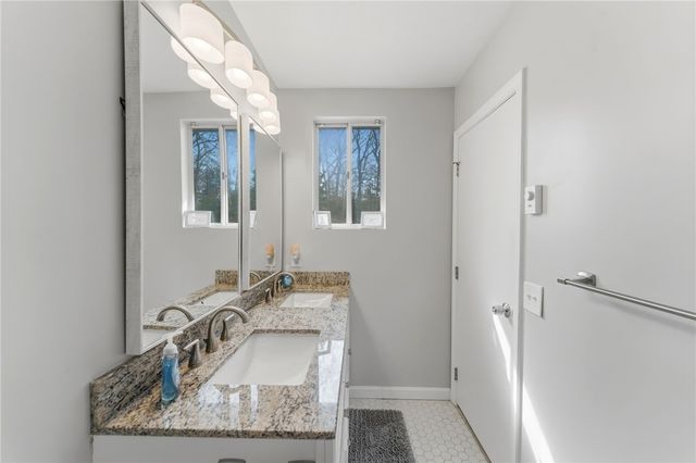 543 Quisset Court, Warwick, RI 02886