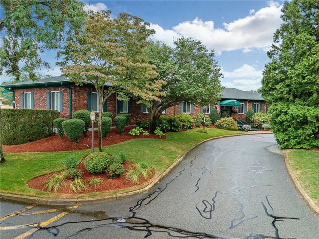 543 Quisset Court, Warwick, RI 02886