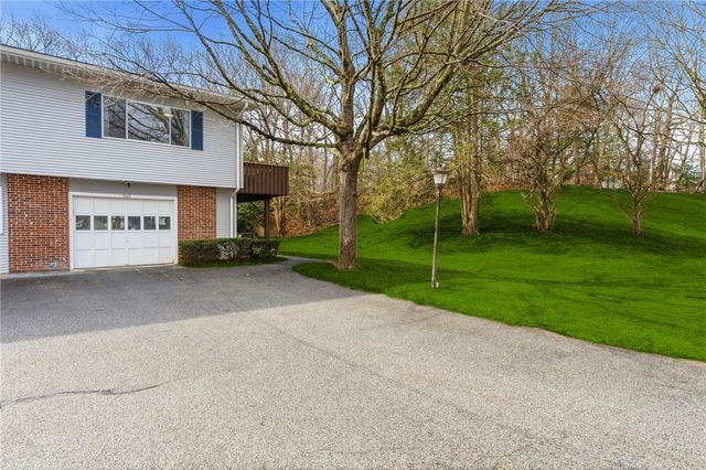 543 Quisset Court, Warwick, RI 02886