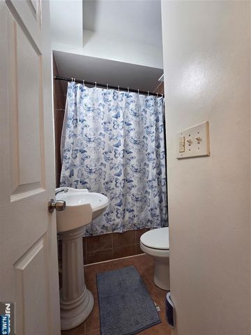 615 15th Street 3, Union City, NJ 07087