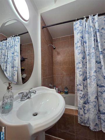 615 15th Street 3, Union City, NJ 07087