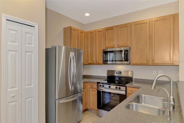 3627 PARKRIDGE CIRCLE 11-203, Sarasota, FL 34243