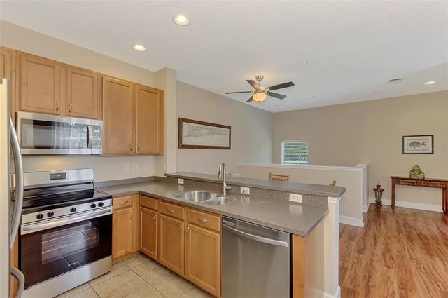 3627 PARKRIDGE CIRCLE 11-203, Sarasota, FL 34243