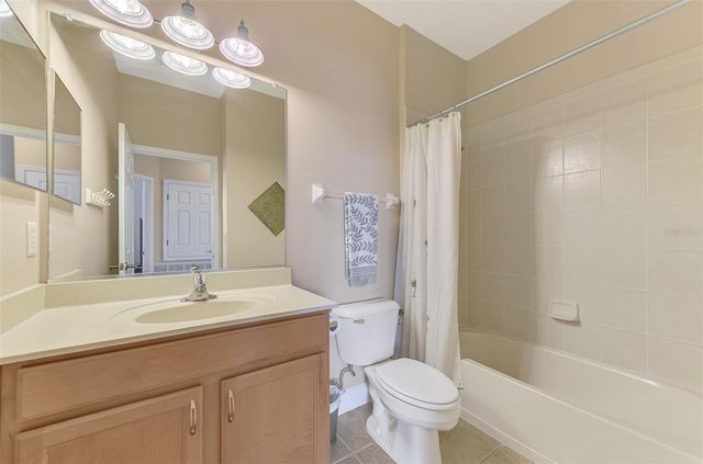 3627 PARKRIDGE CIRCLE 11-203, Sarasota, FL 34243