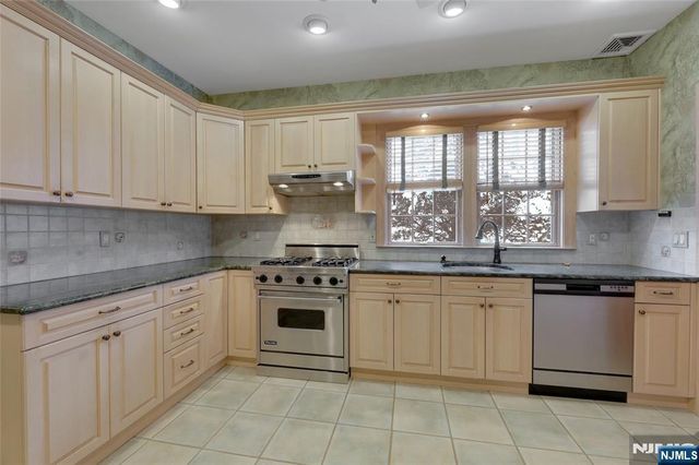 314 Knickerbocker Road, Tenafly, NJ 07670