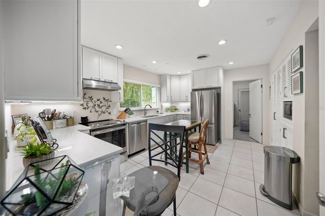 1820 STANFORD LANE, Sarasota, FL 34231