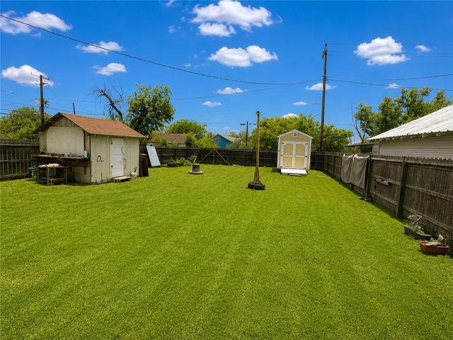 542 Mcintyre Ave, Taft, TX 78390