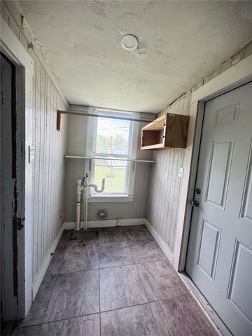 542 Mcintyre Ave, Taft, TX 78390