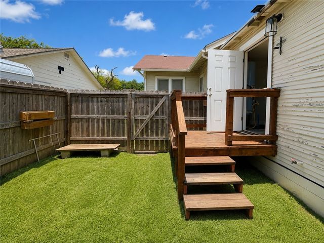 542 Mcintyre Ave, Taft, TX 78390