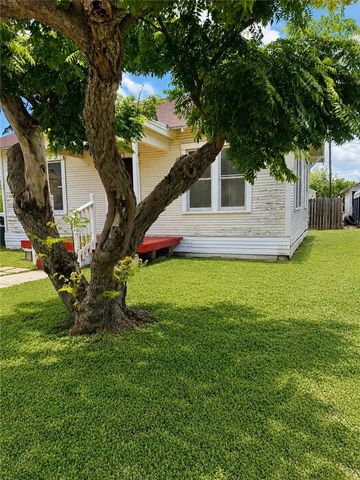 542 Mcintyre Ave, Taft, TX 78390
