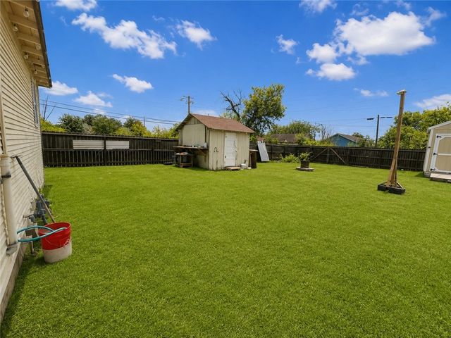 542 Mcintyre Ave, Taft, TX 78390