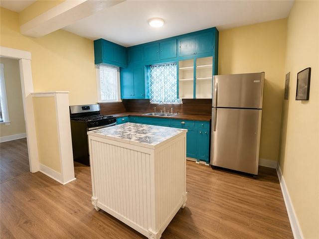 542 Mcintyre Ave, Taft, TX 78390