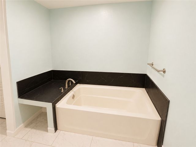 542 Mcintyre Ave, Taft, TX 78390