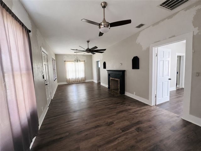 542 Mcintyre Ave, Taft, TX 78390
