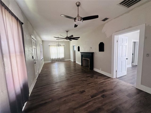542 Mcintyre Ave, Taft, TX 78390