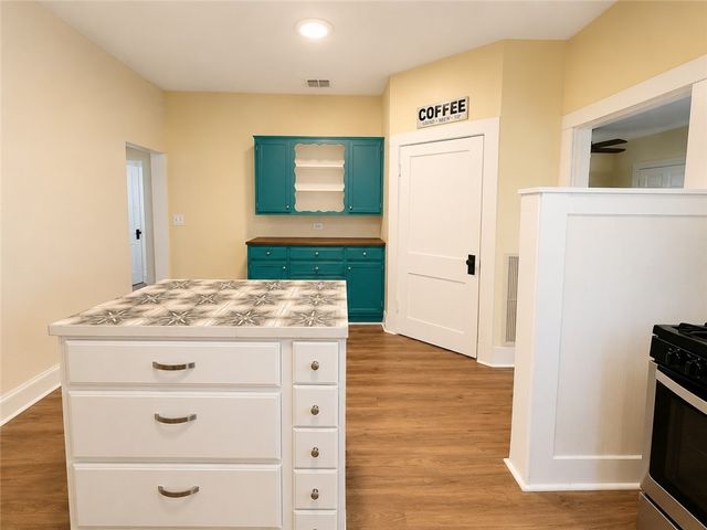 542 Mcintyre Ave, Taft, TX 78390