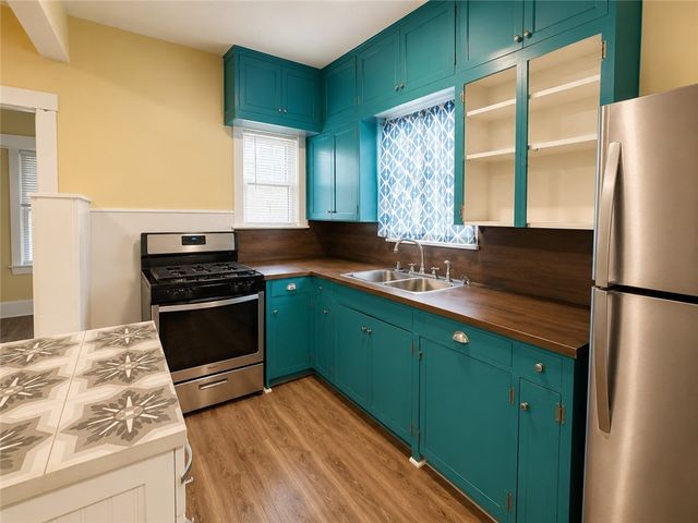 542 Mcintyre Ave, Taft, TX 78390