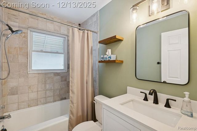 21376 Wendell Street, Clinton Township, MI 48036