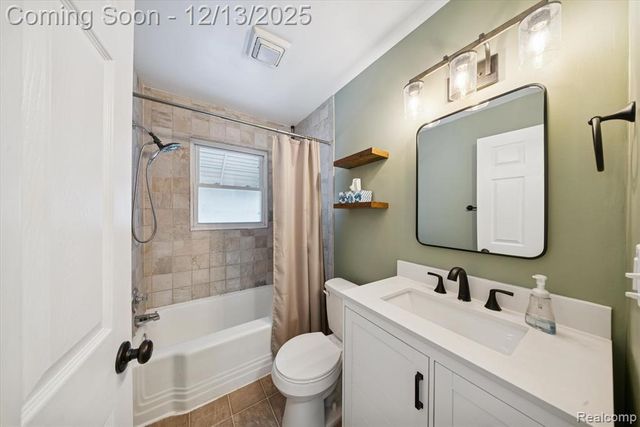 21376 Wendell Street, Clinton Township, MI 48036