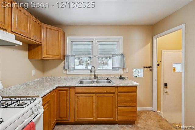 21376 Wendell Street, Clinton Township, MI 48036