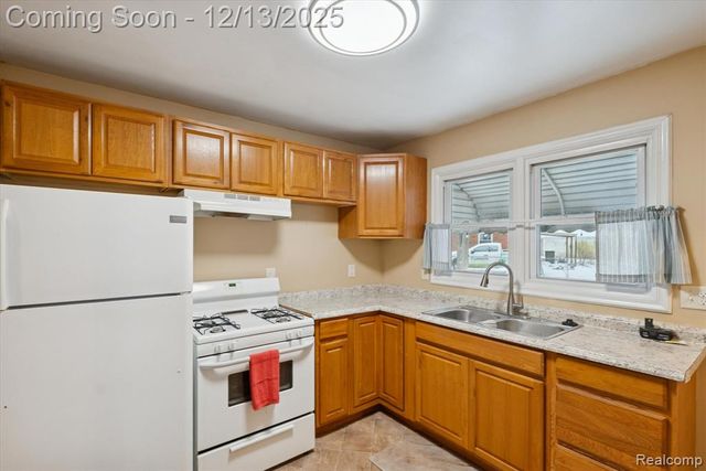 21376 Wendell Street, Clinton Township, MI 48036